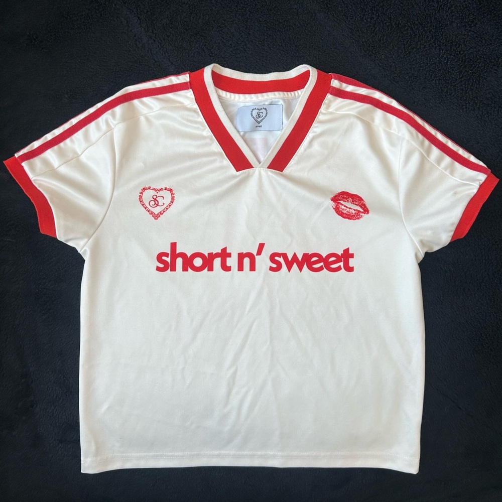 -Sabrina Carpenter Short N’ Sweet Cropped Jersey 
-Size Small